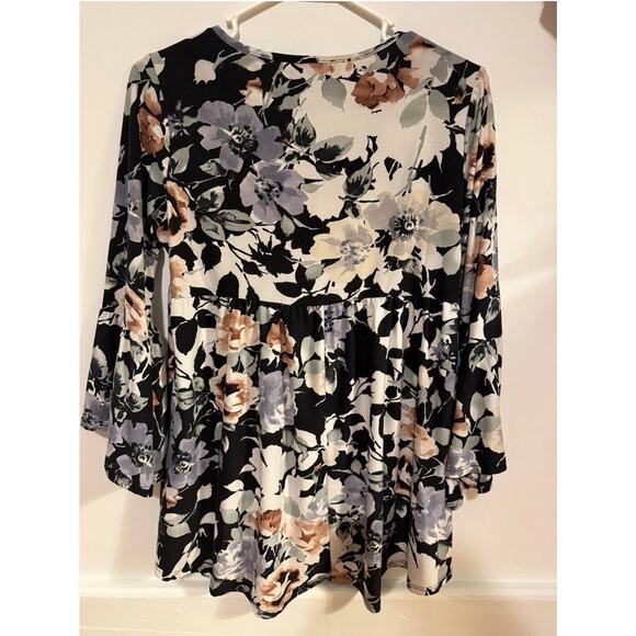 Try ! This Womens Dark Floral Grunge Bell Sleeve Top w Criss Cross Size XL, Boho - Picture 3 of 8